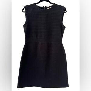 Tory Burch Crew Neck Sleeveless Ribbed
Scuba Material Cocktail Dress
Size Medium